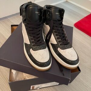 Louis Vuitton Black and White Men's Shoes